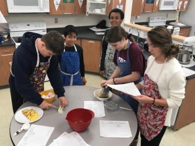 Ms. Ummen's students making some delicious breakfast foods! 